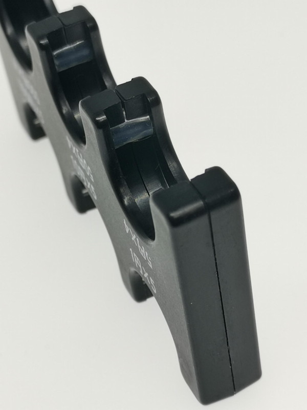 収納した各サイズの硬貨は自然に滑り落ちないように硬貨を両側から挟むようにシリコン製のストッパーが付いている