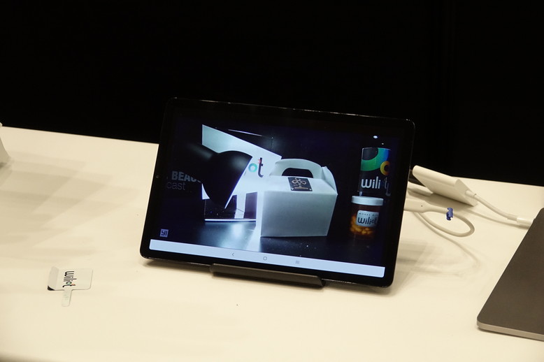 ライトを点灯しセンサーを熱する。徐々に温度を示す折れ線グラフが右肩上がりに