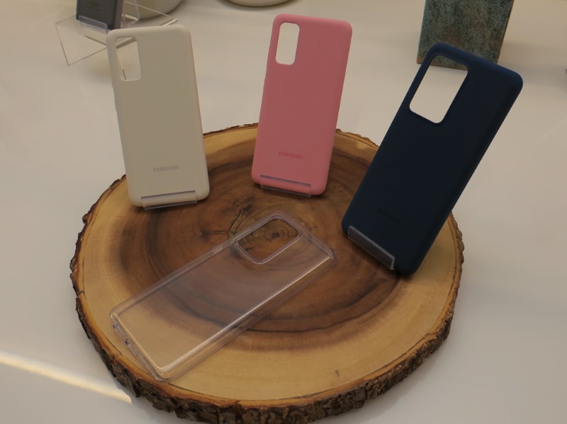 ケースなどのアクセサリーも数多く提供される