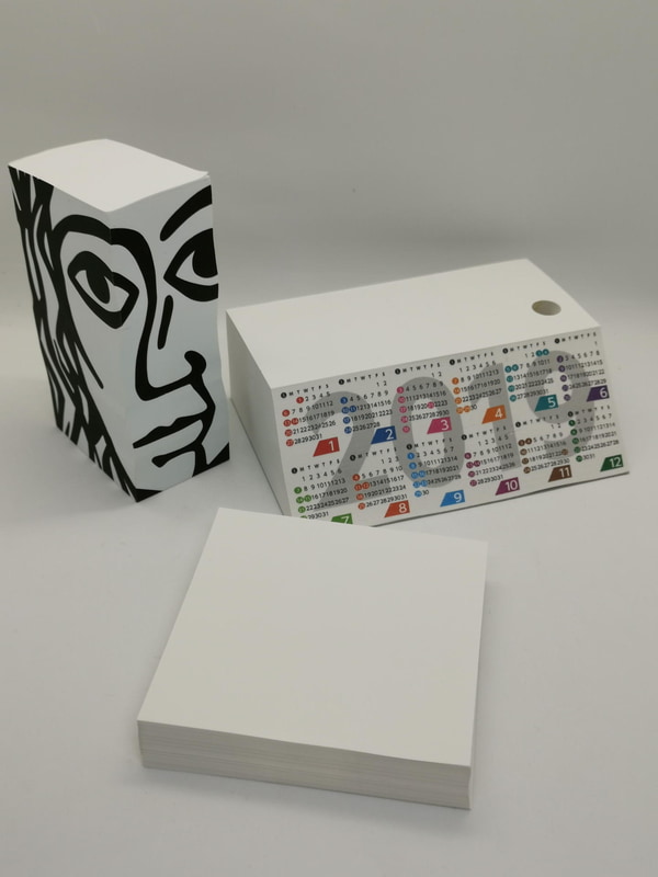 バリエーションが豊富でユニークなデザインの多いブロックメモは文具好きピープルの定番商品だ