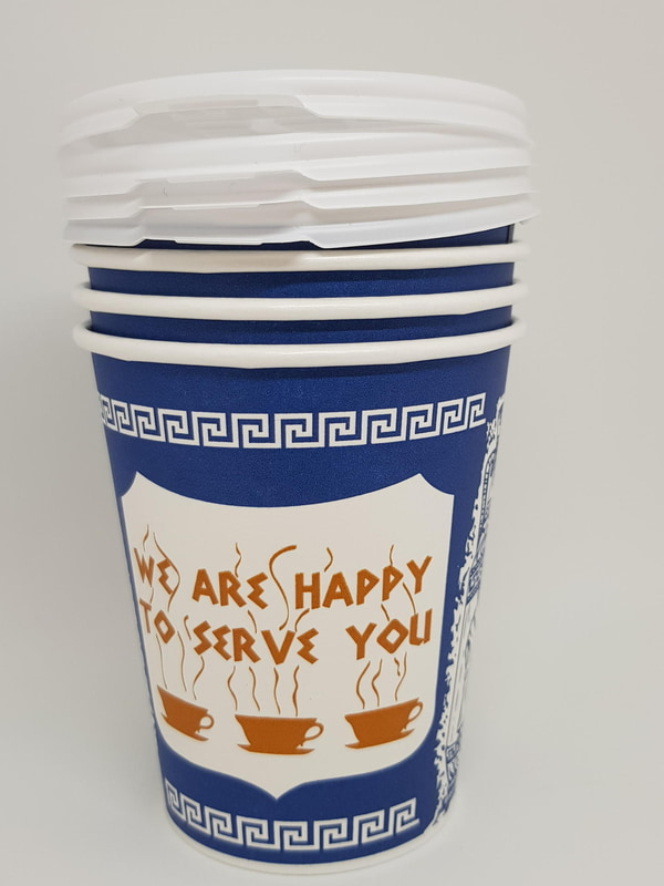 米国に行って街角のスタンドでチェーン店じゃない珈琲を頼むと登場する“WE ARE HAPPY TO SERVE YOU”のチルドカップとトラベラーリッド（蓋）