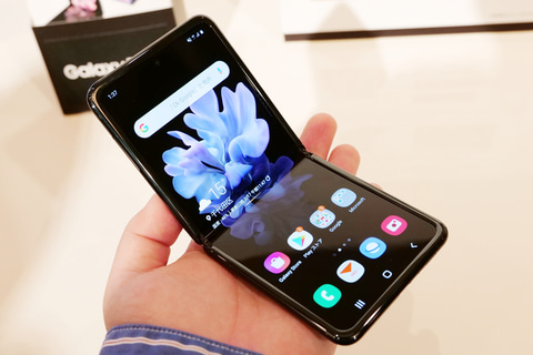 au、「Galaxy Z Flip」2月28日発売、17万9360円 - ケータイ Watch