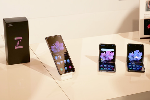 au、「Galaxy Z Flip」2月28日発売、17万9360円 - ケータイ Watch