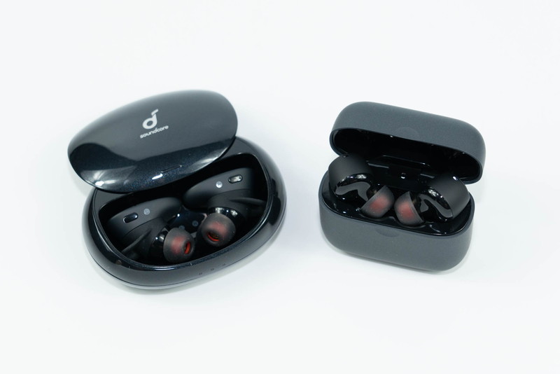ケースに収められたイヤホン