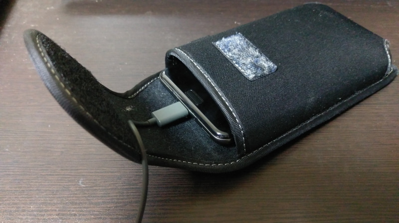 しかしType-Cイヤホンを接続した状態では蓋を完全に閉めるのはちょっと厳しい