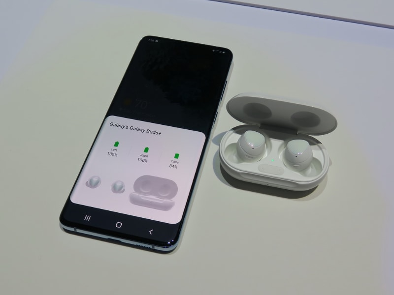 同時発表のGalaxy Buds＋。アンプが内蔵されるなどの強化が図られている