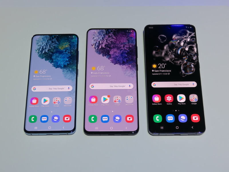 Galaxy S20シリーズの3機種。ディスプレイサイズはGalaxy S20が6.2インチ、Galaxy S20＋が6.7インチ、Galaxy S20 Ultraが6.9インチ。フロントカメラはいずれもパンチホール