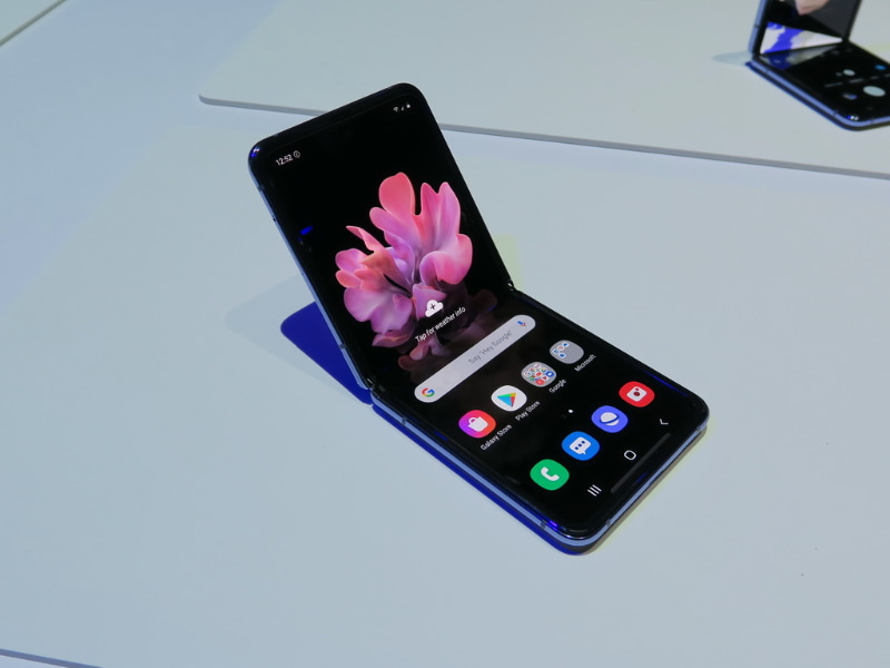 Galaxy Z Flipは折りたたみの途中で自由に止められるFlex Modeを搭載