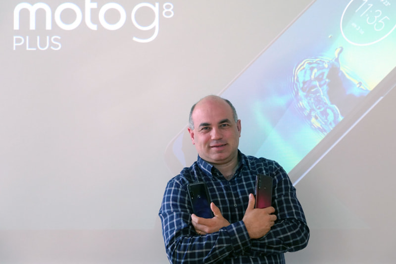 いつも朗らかなダニーさん。今回もg8 plusを手にビシッとキメてくれた