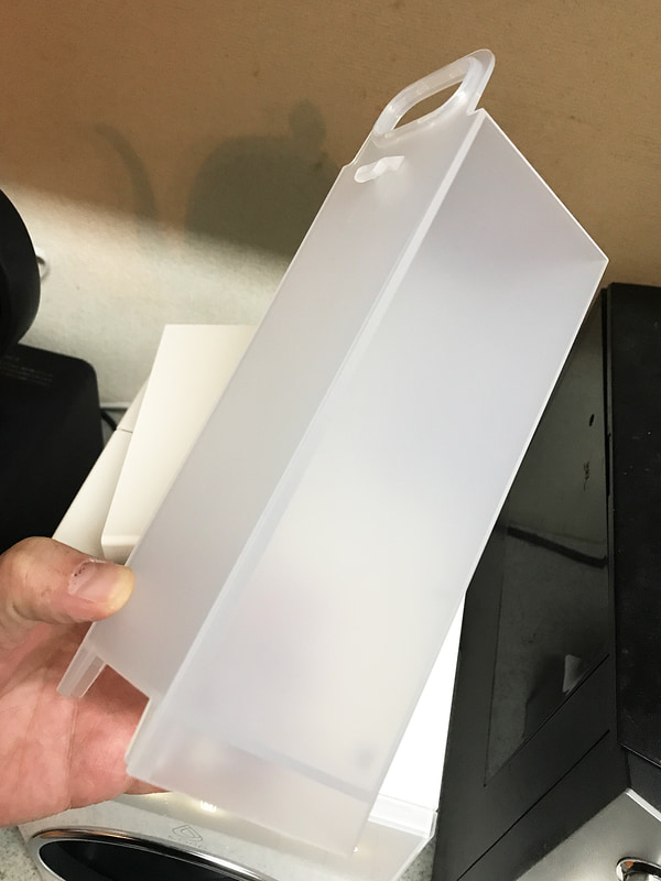 専用の水タンク。満タンにして3杯くらい淹れられますが、簡単なので都度、水を淹れたりもしています