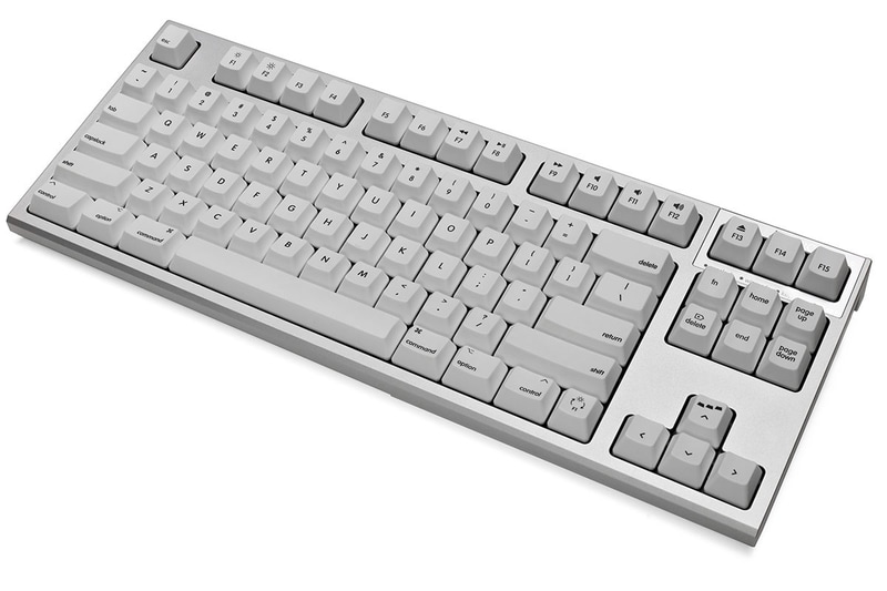 現在超絶愛用中のテンキーレスキーボード、東プレ「<a href="http://www.realforce.co.jp/products/R2TLSA-US3M-WH/index.html" class="strong bn" target="_blank">REALFORCE for Mac TKL</a>」。レビューは<a href="https://k-tai.watch.impress.co.jp/docs/column/stapa/1230913.html" class="strong bn" target="_blank">バックナンバー</a>で書いているのでゼヒ!!!