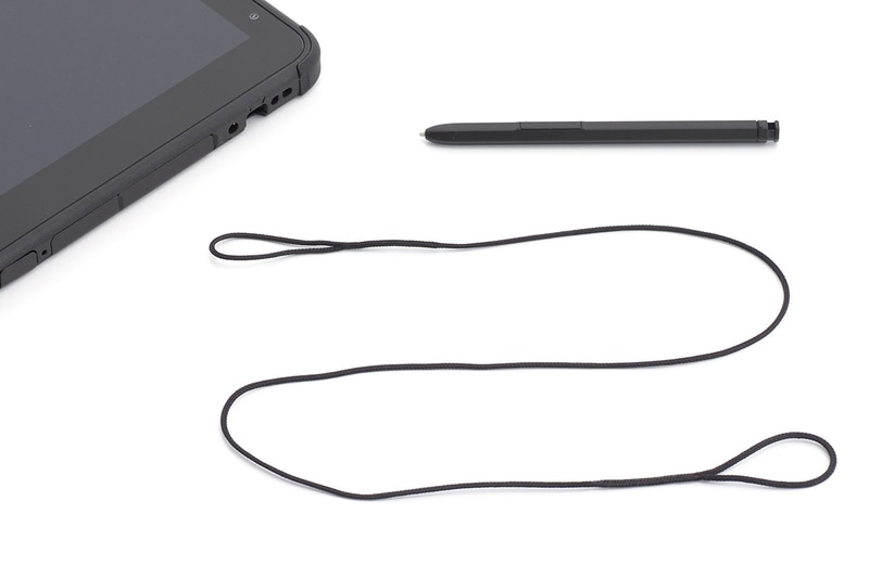 ペンの後方や本体左右上部にストラップホールがある。両端にループがある紐が付属し、これを使ってペンと本体を接続でき、ペンの紛失防止となる。完璧ですね～♪