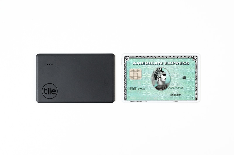 サイズは5.5×53.9×2.7mm。クレジットカードとほぼ同じ大きさで、カード約2枚分の厚さ。重量はたったの14g。