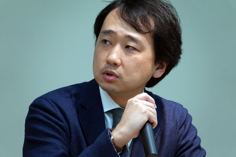 横田氏