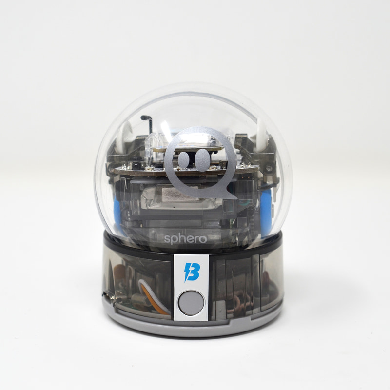 充電台には乗せるだけ。micro-USBケーブルで電源と繋ぎます。フル充電で2時間稼働します