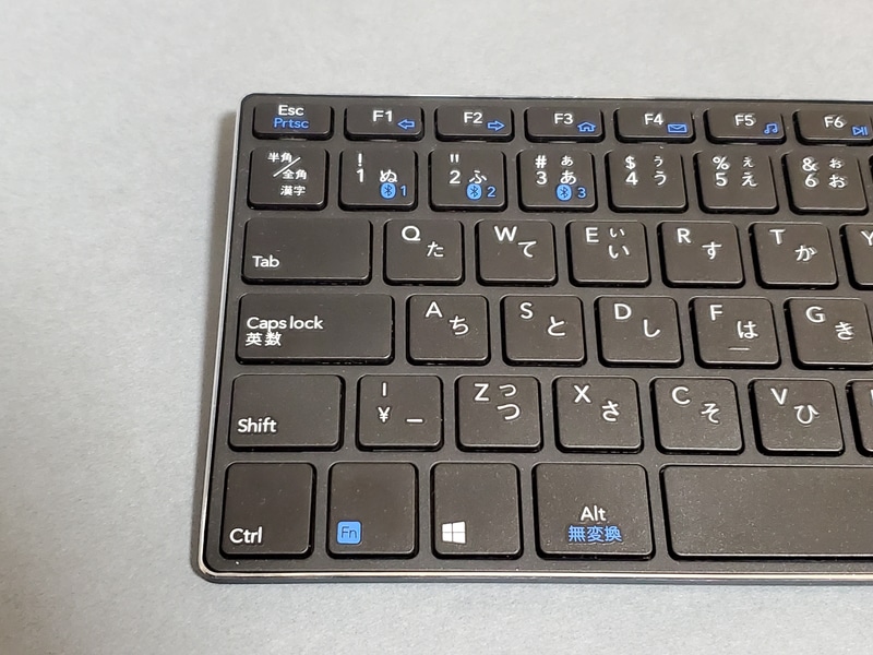 ペアリングしたり、接続したりするときには「Fn」キーとBluetoothマークの脇に数字（1～3）が振ってあるキーを組み合わせて使う