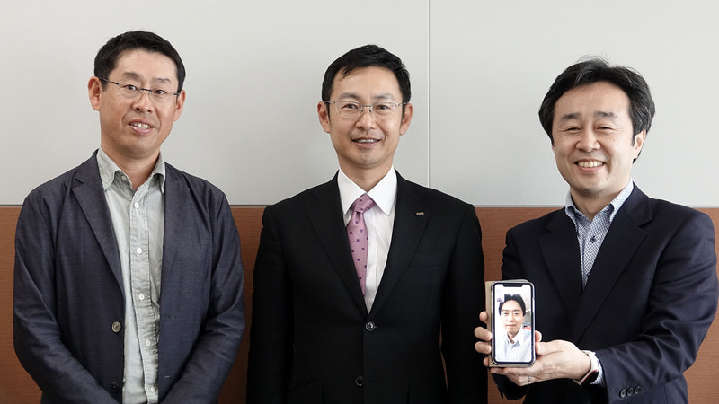 取材に応じてくださった林氏（左）、小西氏（中央）、渡辺氏（右）の3人と、リモートワークでの取材対応となった熊木氏