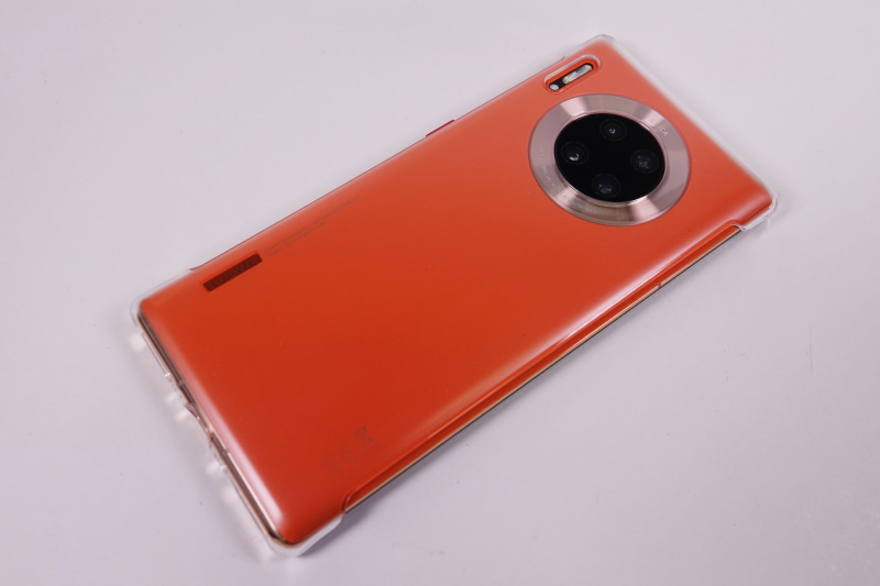 付属ケースを装着した様子