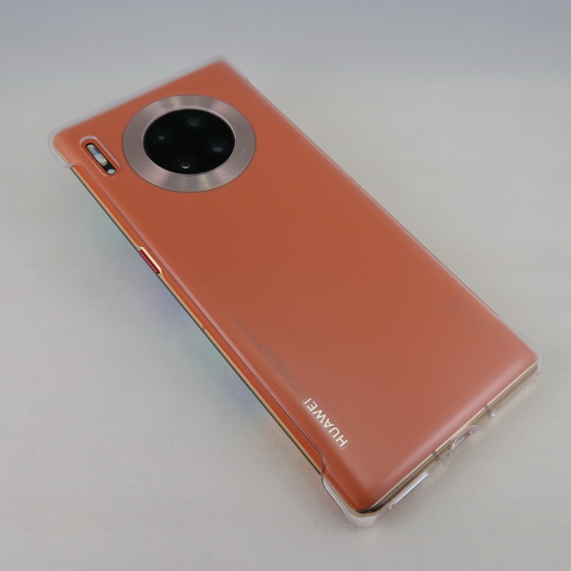 パッケージには背面に装着するカバーが同梱される。側面のエッジ部分はカバーしない形状を採用