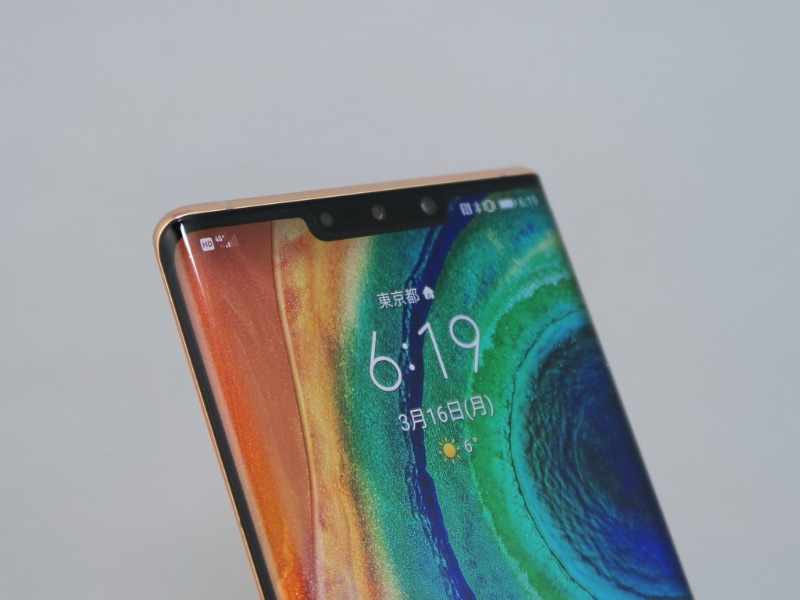 ディスプレイの上部にはインカメラなどを内蔵したノッチがある