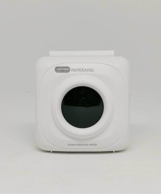 最新モデルのP-2より丸くてコンパクト。両方並んでいたら、旧モデルのこっちを買いそうになるが、最新モデルは1.5倍の300dpiと聞くと少しひるむかも