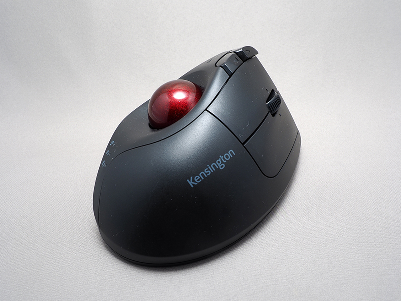 ケンジントンのエルゴデザイン親指トラックボール「Pro Fit Ergo Vertical ワイヤレストラックボール」