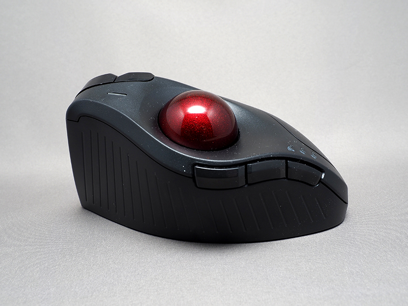 赤い球を親指で動かすと、連動してマウスカーソルが動く