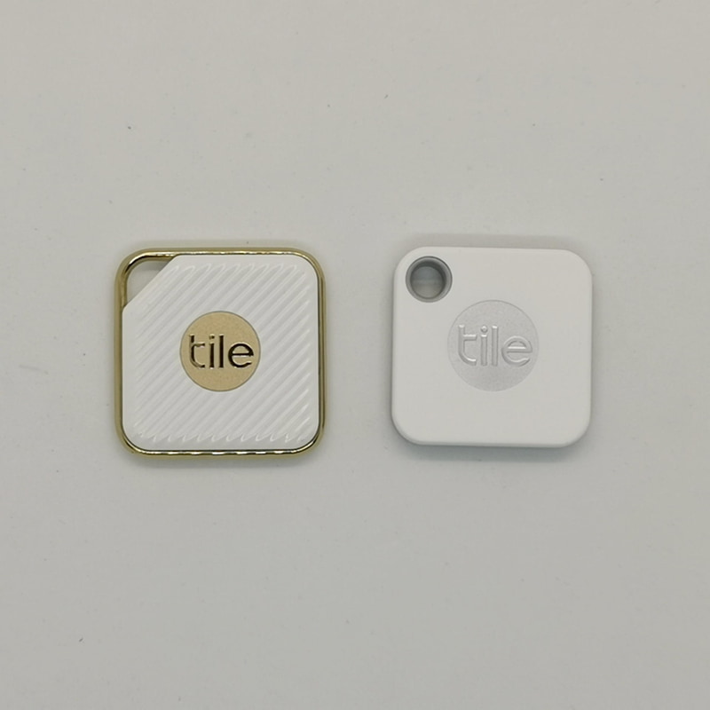 外観は以前使っていたTyle Pro Style（左）を気に入っていたが、今回はバッテリー（ボタン電池）のユーザー交換のできるTile Mate（右）にした