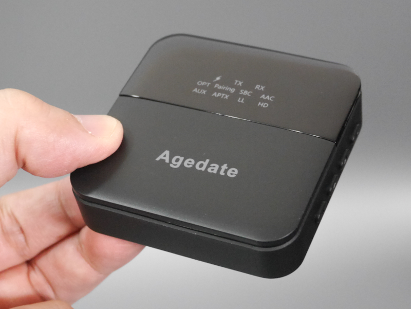 同種製品に共通するボックス形状。接続時には上部の文字盤のLEDが点灯する