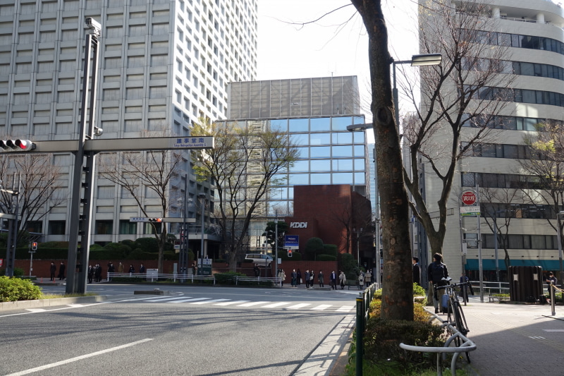 KDDI 新宿ビル周辺。この辺りがエリア化されていた