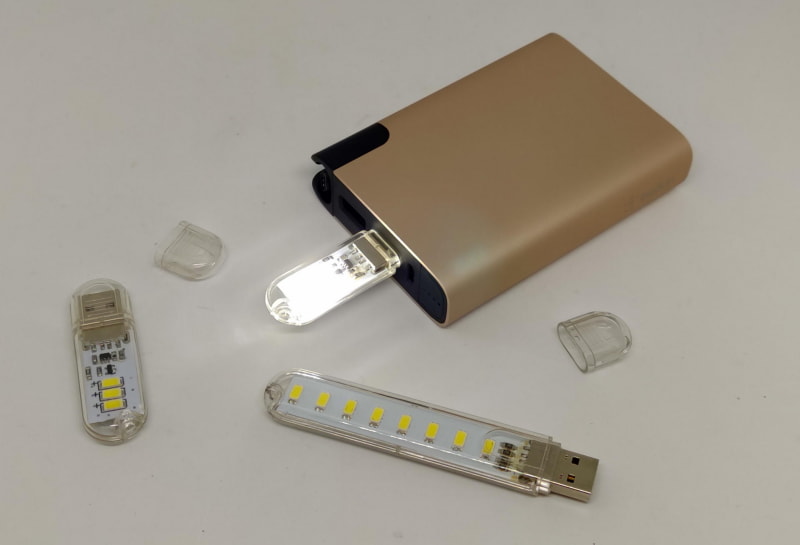 深夜に余ってるスティックLEDライト と USBモバイルバッテリー でLED充電器を作ってみた