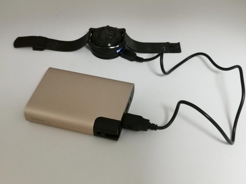 ソーラー腕時計専用なので、丸い文字盤の腕時計なら周囲に光は殆んど漏れない