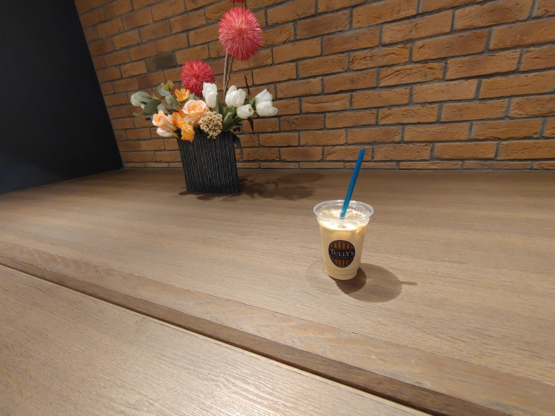 同じ位置から超広角に切り替え