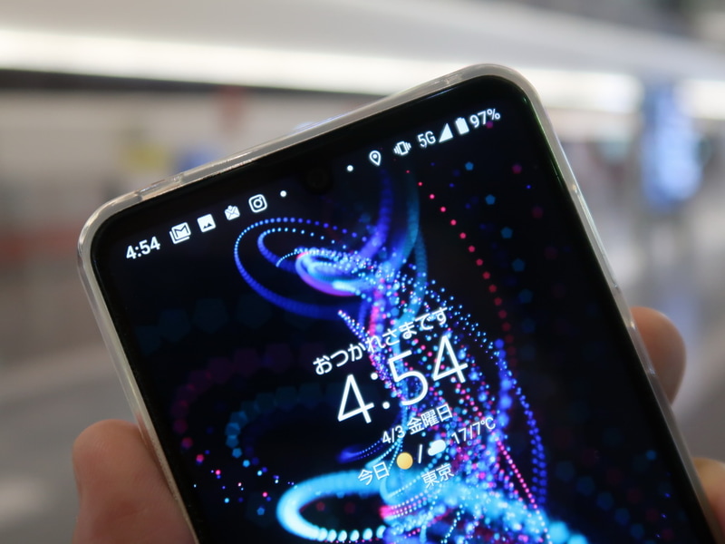 5Gネットワークに接続されると、画面右上のアンテナピクトの隣に「5G」の文字が表示される。AQUOS R5GはGalaxy S20に比べ、この部分の表示が大きく、見やすいのもうれしい