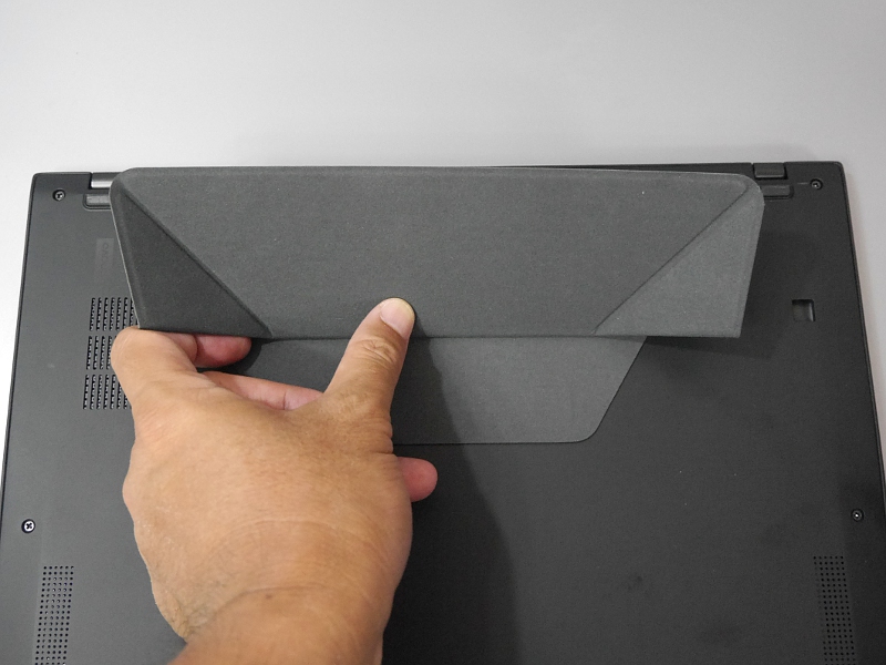 山折りと谷折りを切り替えることで高さを変更できる。これは山折り