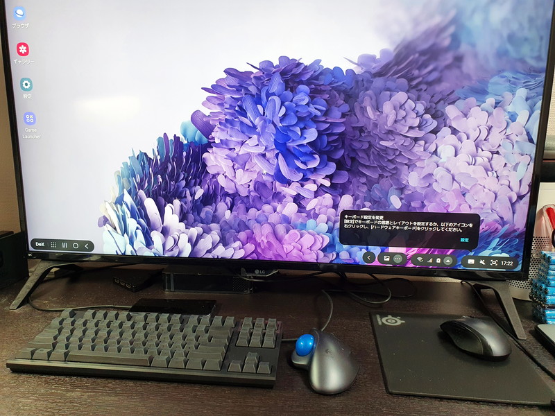 筆者が普段自宅で利用しているモニターにはUSB Type-C端子とUSB Aのダウンストリーム端子が備えられているため、モニターにキーボードとマウスを接続してみた