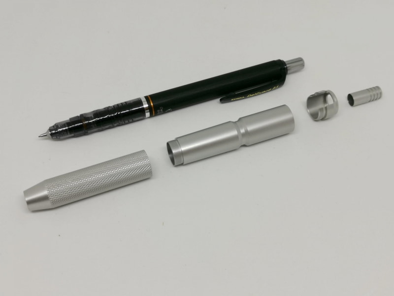 内蔵するデルガードを並行して配置すると、組み立ては一目瞭然