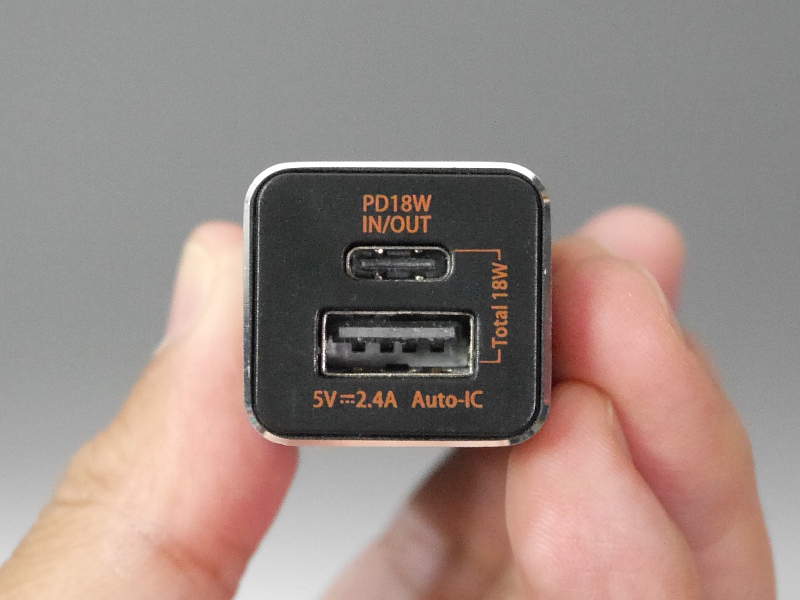 最大出力18WのUSB PDに対応。Type-Cポートは入出力を兼ねており、本体の充電もここから行う
