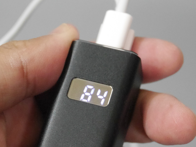 パーセンテージ表示により、残量を正確に把握できる。数字によっては上下の向きがわかりにくいのが若干マイナス