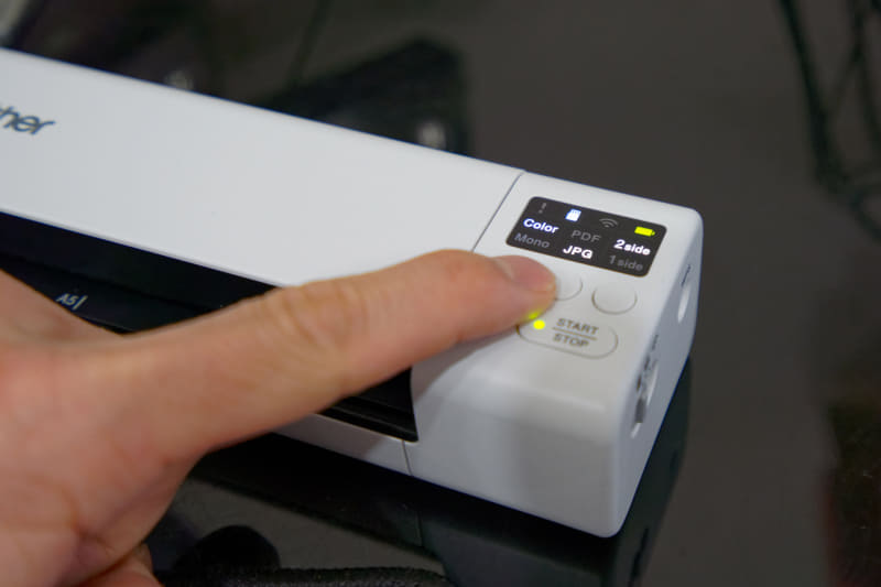 SDカードに保存するモードに切り替えた場合は、本体のボタンで設定を切り替えてスキャンできる