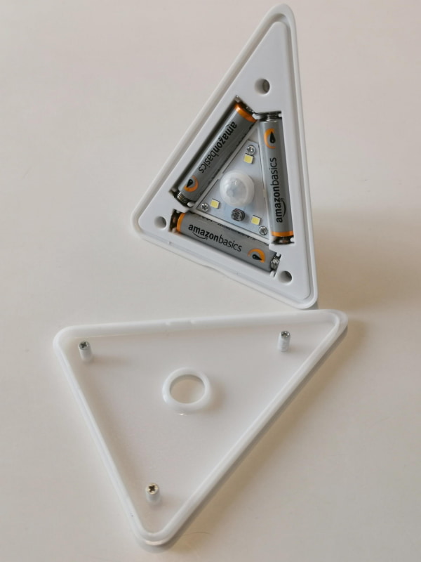 単4乾電池3本で1日10回点灯するとして約200日のバッテリーライフ