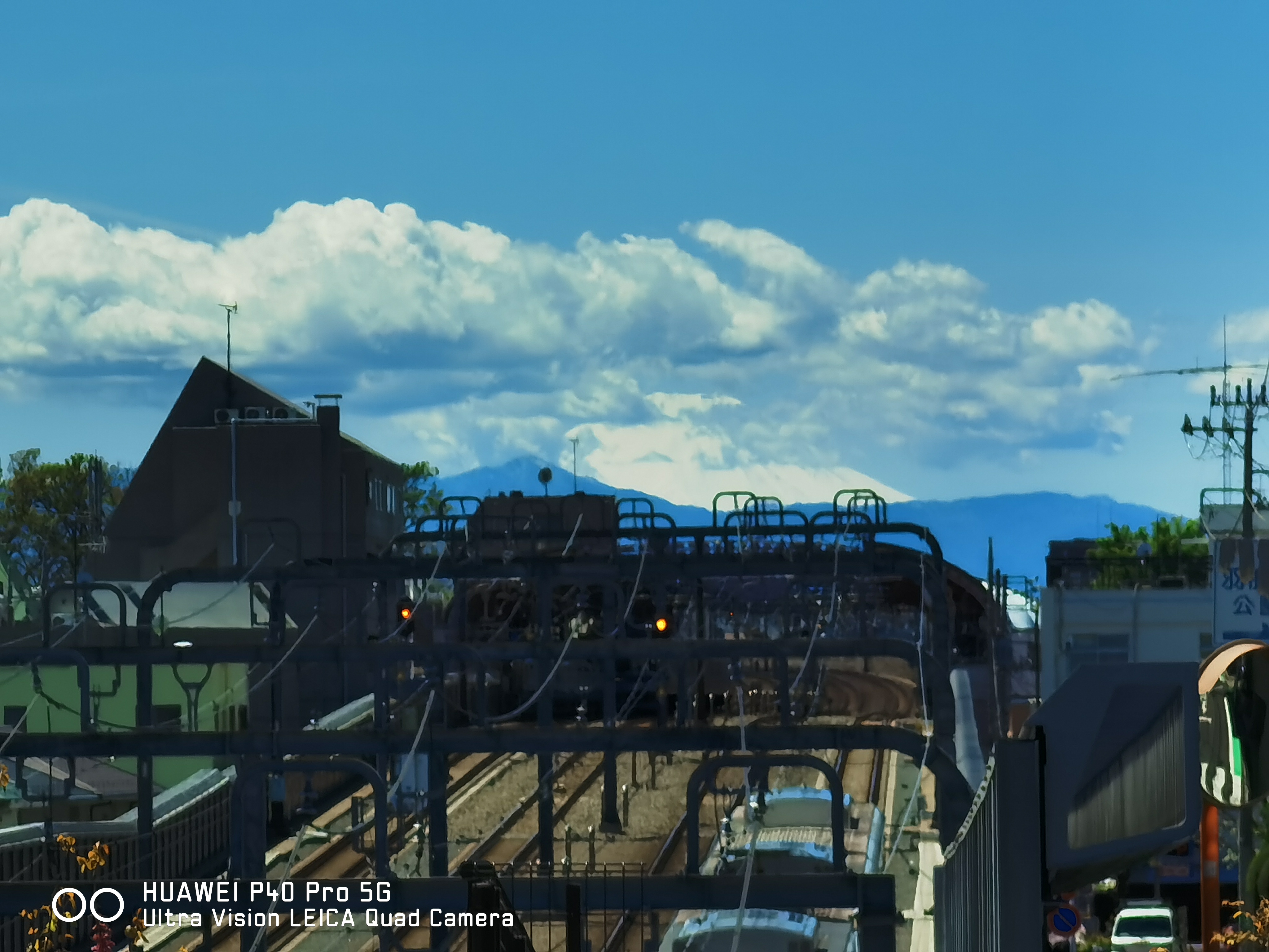 10倍ズームの画面。5倍に比べ、富士山の全体がしっかりと捉えられた