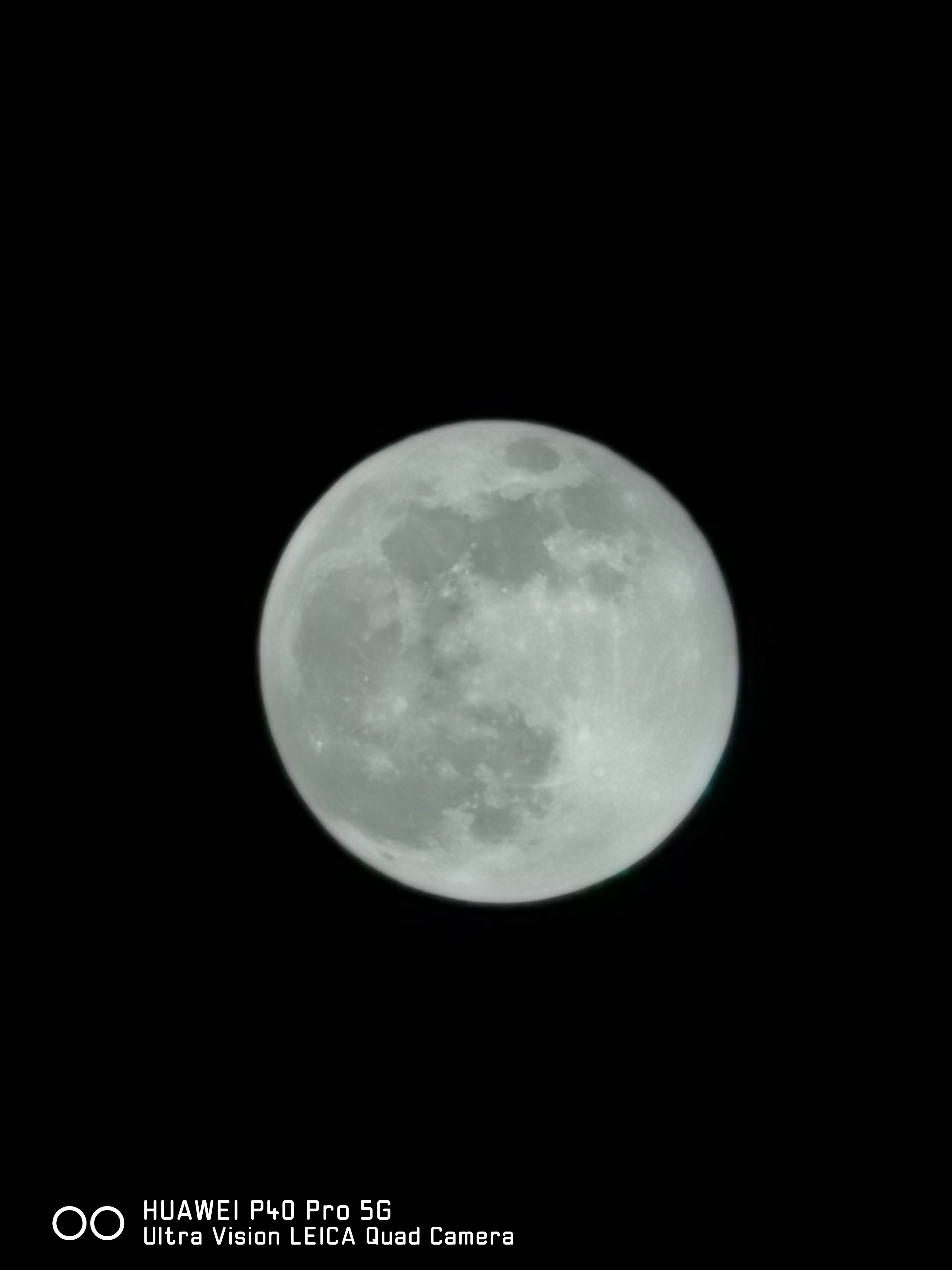 HUAWEI P30 ProやHUAWEI Mate30 Pro 5Gなどと同じように、50倍ズームで満月を撮影。今やファーウェイのハイエンド端末の十八番とも言えるモード