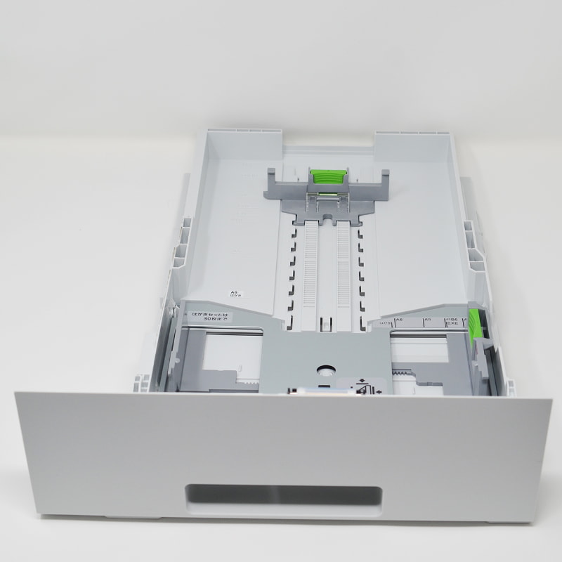 用紙トレイ。A4用紙を250枚程度セット可能です