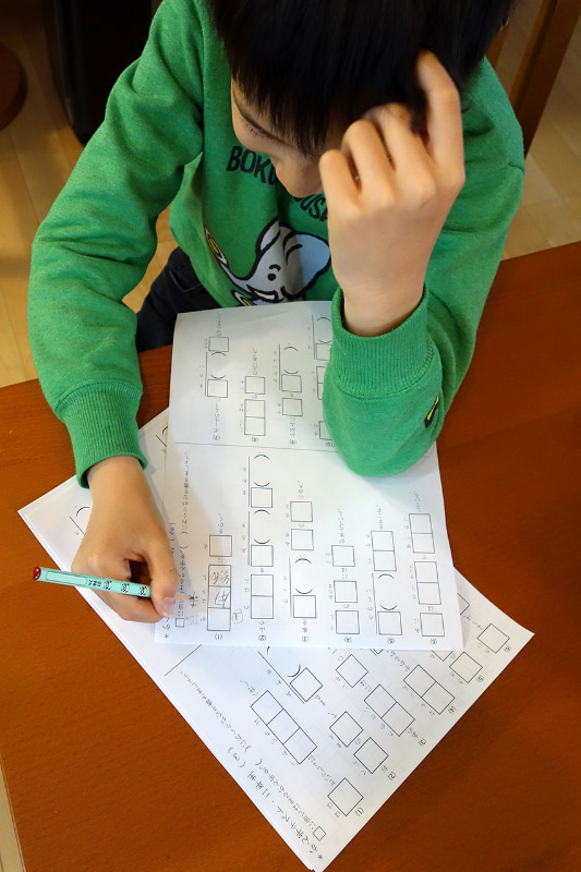 子どもたちにネット上にあった漢字テストを出力して与えてみました。苦手な問題を何度も出力するのも自由自在です