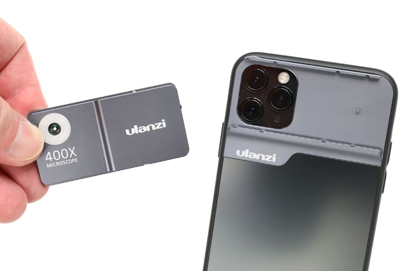 レンズ部分は向かって左へとスライドして取り外すことができる