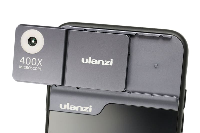 顕微鏡レンズ部周囲のグレーの部分はアルミと思われる金属製。顕微鏡レンズ部は外すことができるが、その状態だと顕微鏡レンズ部を固定するためのレールや切り欠きがけっこう鋭利