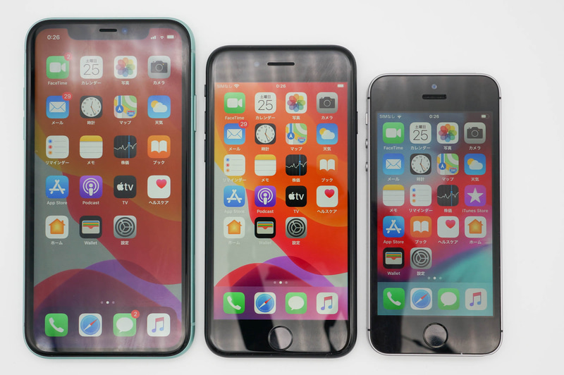 左からiPhone 11、iPhone SE（第2世代）、iPhone SE（第1世代）