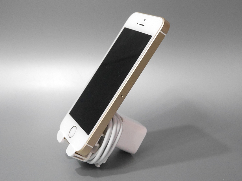 スマホスタンドとしてiPhoneを立てることができる
