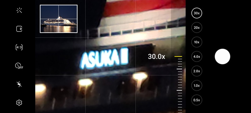 20倍以上にすると画面の隅にどこを写しているかがわかりやすく表示される。ただズームは10倍くらいまでが実用範囲という印象